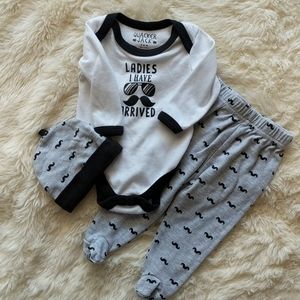 Mustache Ladies Onesie Set $5 if bundled!📦📦